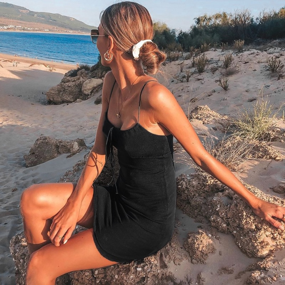 CLEARANCE🎀 Luna Black Essential Dress 🎀🎀 - Picture 4 of 9